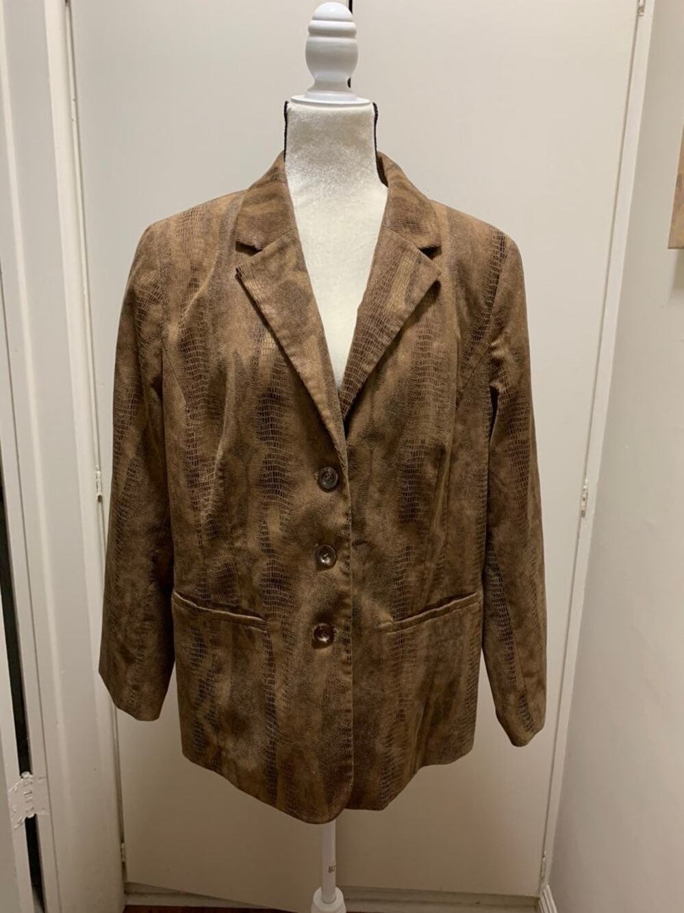 Women's Chico's Animal Snake Print Jacket Size 3